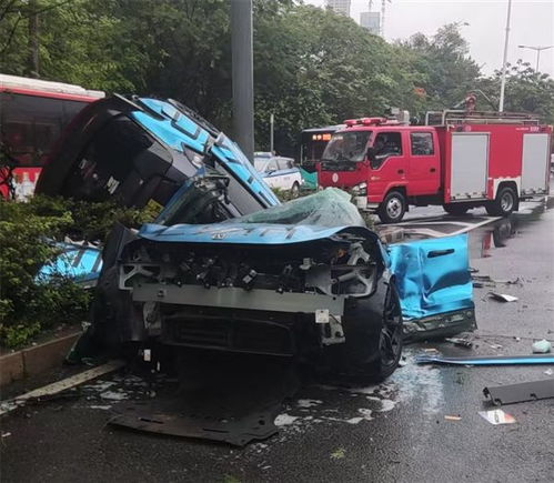 汽车碰撞有多少吨