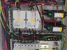 汽车的电流多少伏