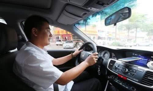 卖汽车的工资多少