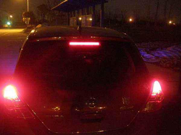 汽车上共有多少灯