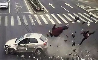 汽车撞骨折赔多少