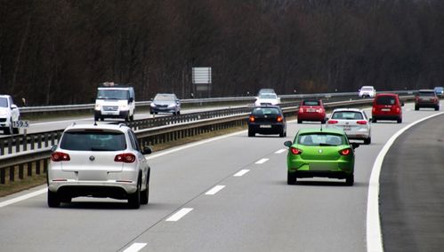 汽车走高速多少排量