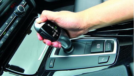 汽车跑到多少码换挡 汽车跑到多少码换挡