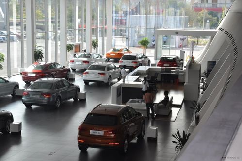 汽车冲撞店铺赔偿多少