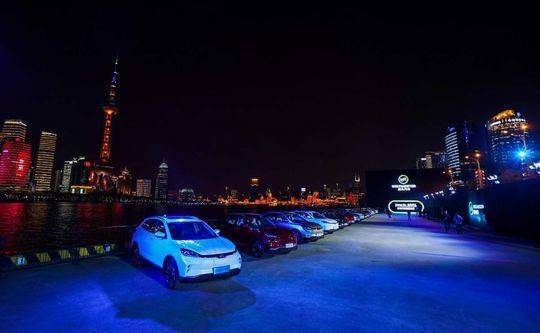 炫威汽车多少米