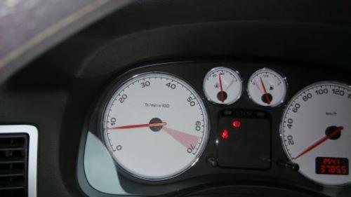 汽车驻车转速多少