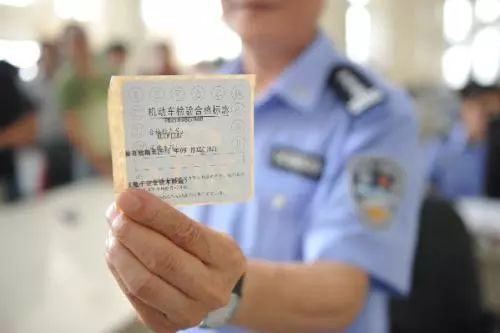 汽车年审多少流明合格