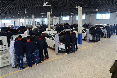 学维修汽车学费多少 学维修汽车学费多少