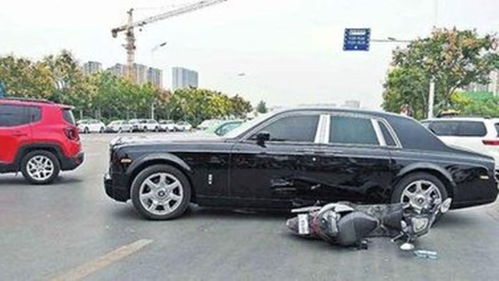 汽车撞了多少钱