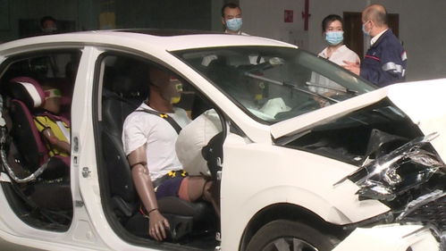 汽车碰撞瞬间多少g