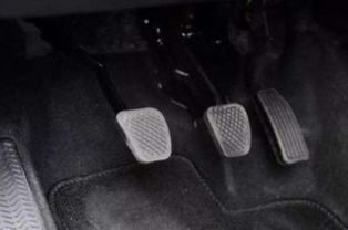 汽车多少码先踩刹车