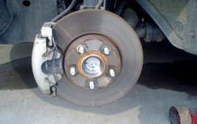 汽车刹车要多少力