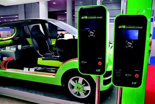 汽车充电是多少电压