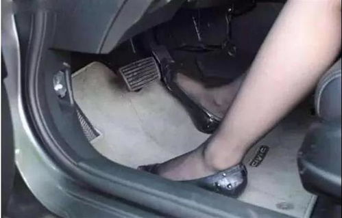 汽车起步踩多少油门