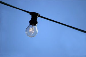 汽车启动瞬间多少安