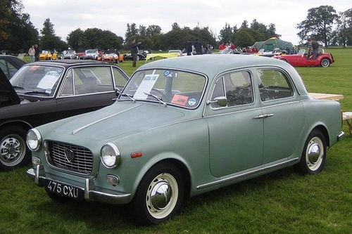 蓝旗亚汽车多少钱