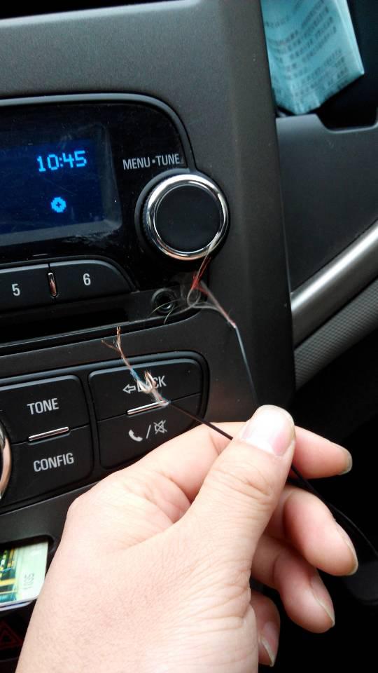 汽车aux输出电压多少