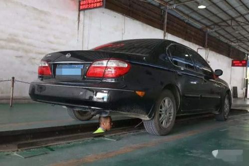 汽车年检留多少油