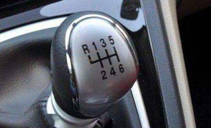 汽车升挡时转速多少