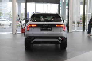 红色汽车多少克油