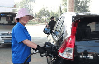 汽车油低于多少会