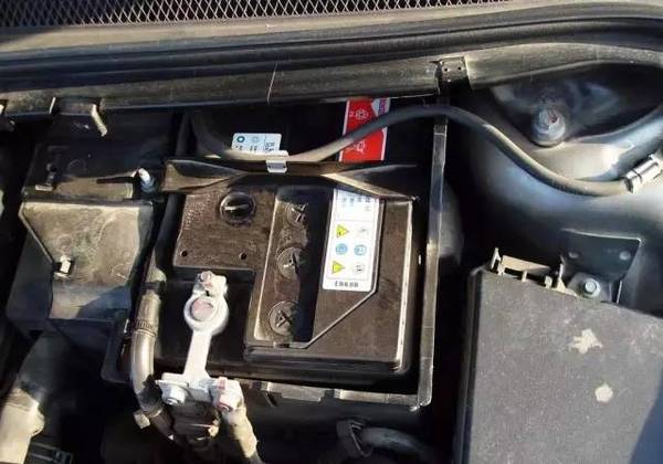 汽车电瓶有多少线