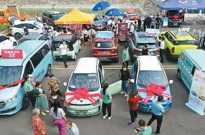 去年汽车消费多少辆