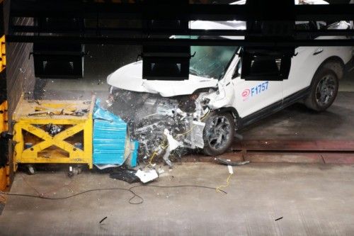 汽车冲撞有多少力量 汽车冲撞有多少力量