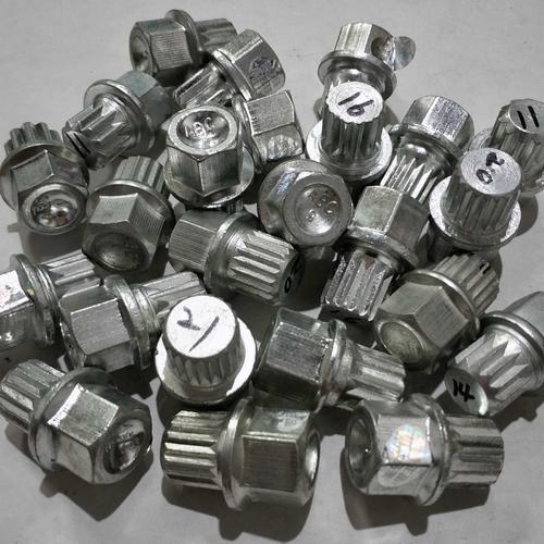 汽车有多少粒螺丝