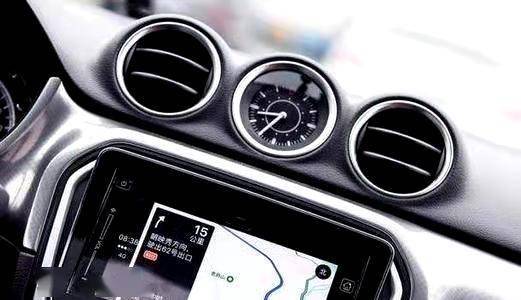 汽车踩油门多少合适 汽车踩油门多少合适