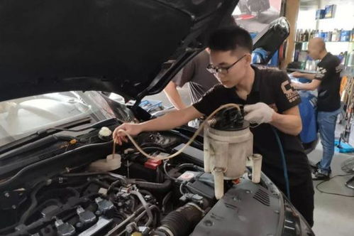 汽车首次换油多少公里