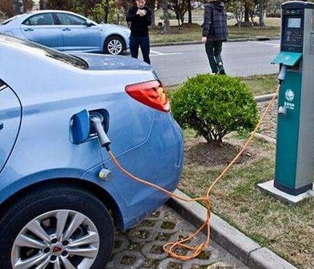 多少电压能给汽车充电 多少电压能给汽车充电