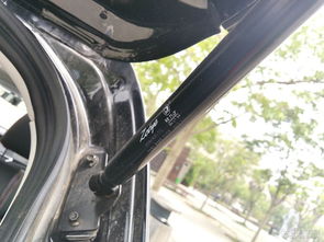 汽车拐弯保持多少迈