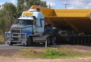 大型汽车宽度多少米