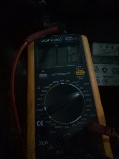 汽车不开正常电压多少