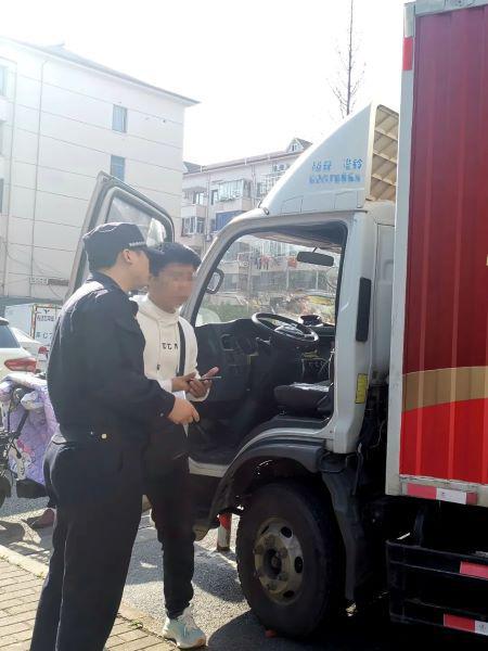 汽车贴广告罚多少