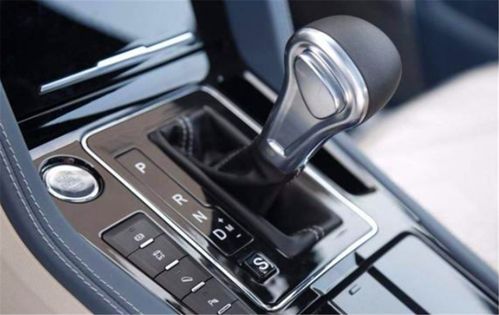 汽车挂挡油门多少转