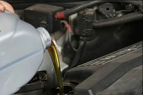 检测汽车机油多少正常