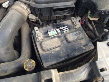 汽车电瓶加水多少最好