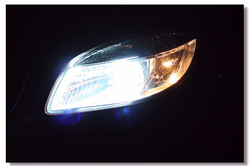 汽车大灯电压多少正常