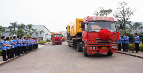 自卸车汽车宽度多少 自卸车汽车宽度多少