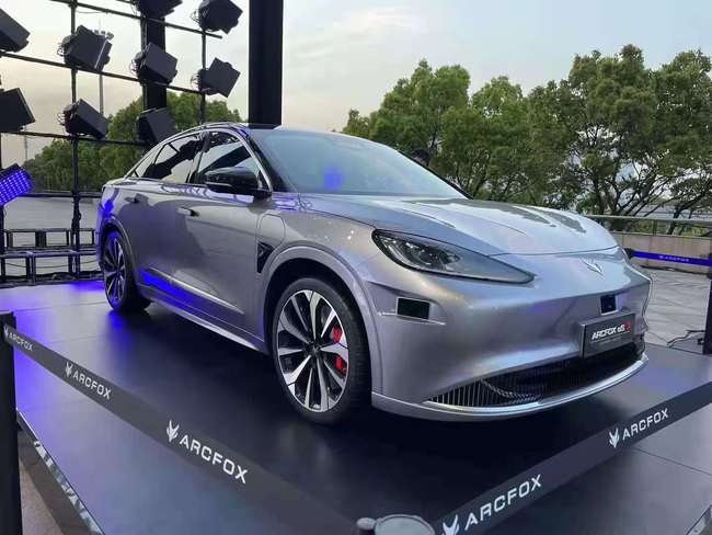 特斯拉汽车多少米长 特斯拉汽车多少米长