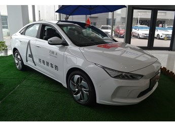 汽车几何喷漆价格多少 汽车几何喷漆价格多少