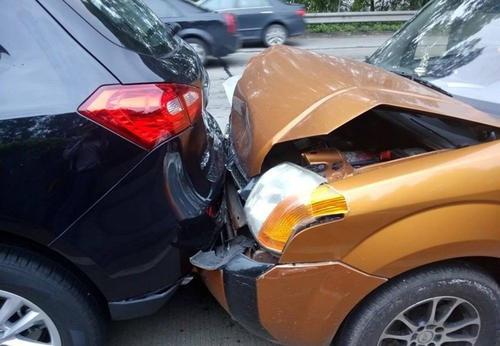 汽车追尾案例赔偿多少 汽车追尾案例赔偿多少