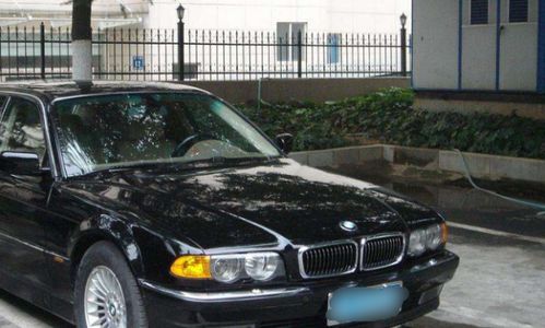 汽车每年纳税吗多少