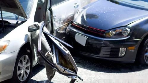 汽车撞翻车赔多少