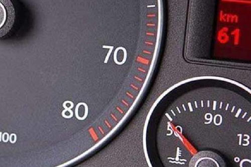 汽车挂挡多少转速