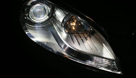 汽车卤素远光灯亮度多少