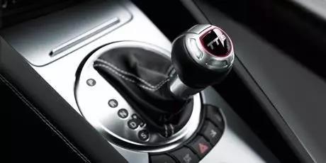 汽车挂挡多少迈最好