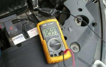 汽车电瓶充电 电流多少